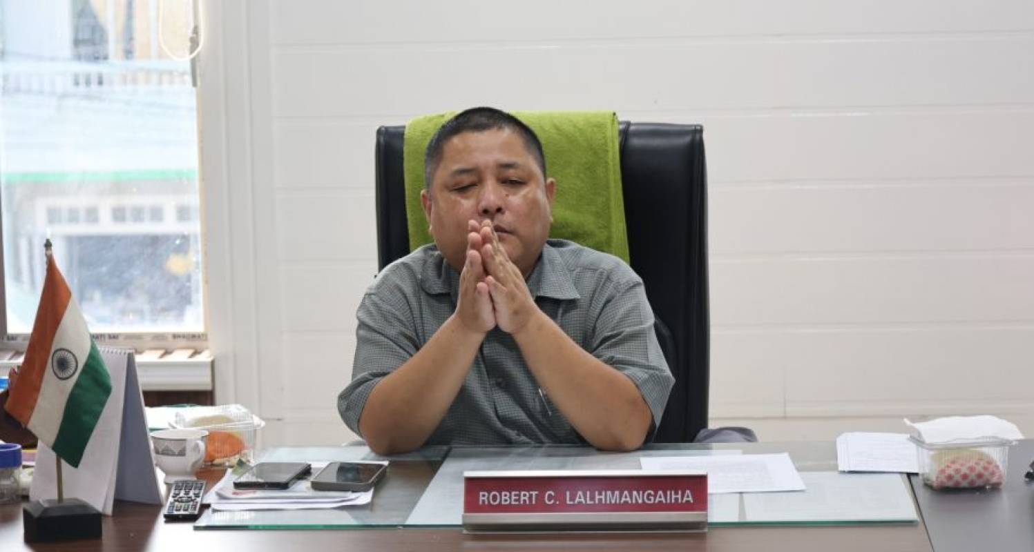 Kolasib DC Robert C. Lalhmangaiha thi