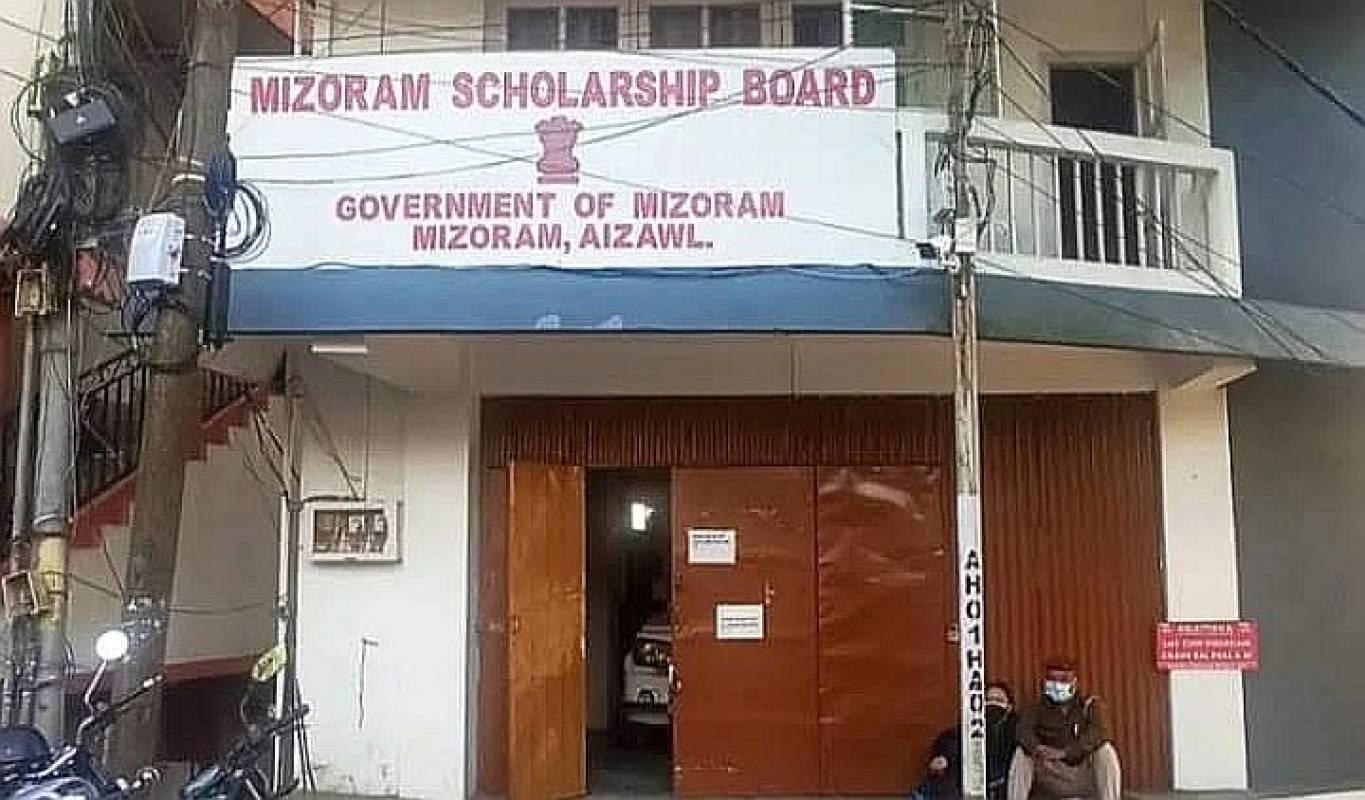 Scholarship sum account-ah lut mek a, tun thla chhungin a luhkim beisei a ni