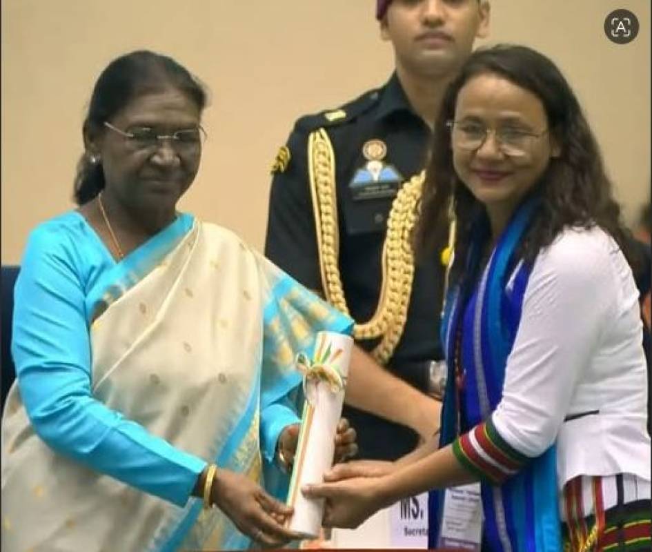 India President hnen atangin Lalnunmawii'n National Teachers’ Award dawng